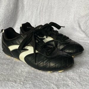 Starter Cleats Shoes Boys Size 4 Lace Up Black-White Has Scuff Marks